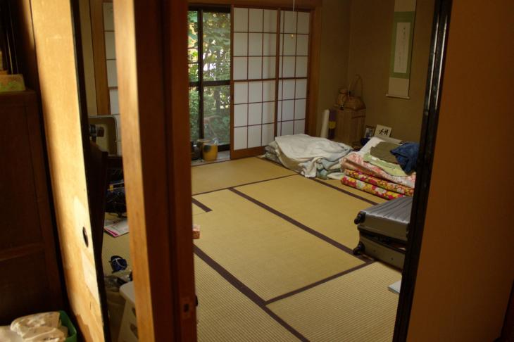 Japanese Housing: tatami-matted floor, sliding doors and futons